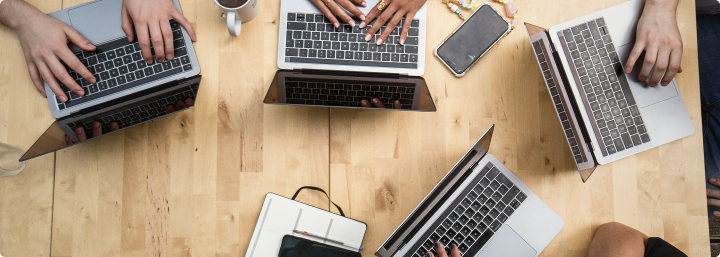 Samodzielnie czy z agencja reklamowa? Co daje profesjonalne prowadzenie kampanii?