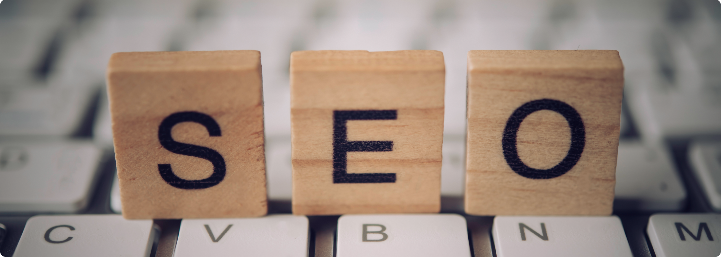 Domena, DNS i hosting - jak wplywaja na SEO i stabilnosc strony internetowej